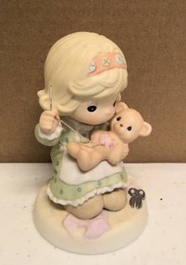 lot 126 image: Precious Moments Figurine You have the beary best heart item#730254