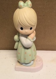 lot 134 image: Precious Moments Figurine Ill weight for you item#521469