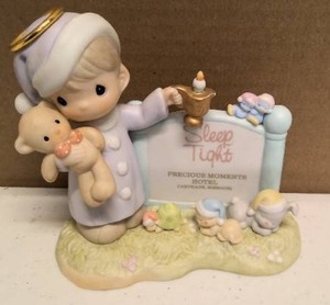 lot 169 image: Precious Moments Figurine Sleep tight item#542636