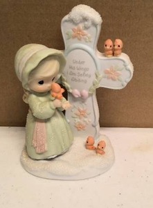 lot 174 image: Precious Moments Figurine Under his wings I am safely abiding item#306835