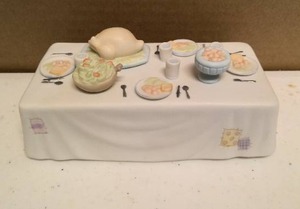 lot 184 image: Precious Moments Figurine We Gather Together to ask the lords blessing item#109762