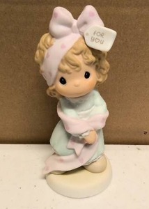 lot 189 image: Precious Moments Figurine What Better to Give Than Yourself Item#487988