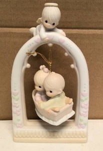 lot 198 image: Precious Moments Figurine Friends never drift apart Item#522937