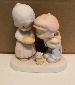 lot 217 image: Precious Moments Figurine sweeter as the years go by item#522333