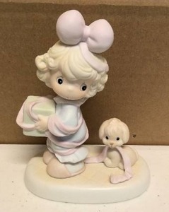 lot 234 image: Precious Moments Figurine Tied Up for the Holidays Item#527580