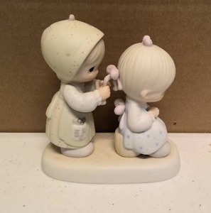 lot 244 image: Precious Moments FigurineTo a very Special Sister Item#E-2825