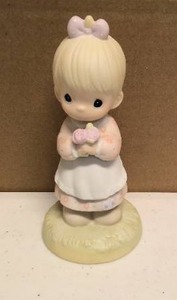 lot 246 image: Precious Moments Figurine Mommy I Love you Item#112143