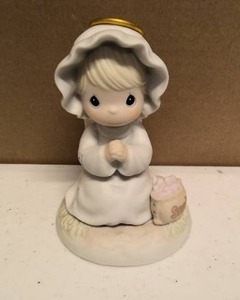 lot 254 image: Precious Moments Figurine Sowing Seeds of Kindness Item#163856