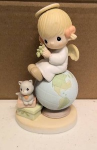 lot 257 image: Precious Moments Figurine Peace On Earth Item#E2804R