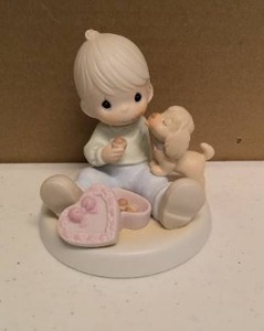 lot 261 image: Precious Moments Figurine Sharing Sweet moments together Item#526487