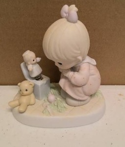 lot 265 image: Precious Moments Figurine Just Poppin In to Say Halo Item#523755