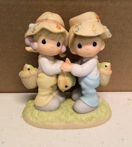 lot 269 image: Precious Moments Figurine O-fish-Aly Friends of a Lifetime Item#795305