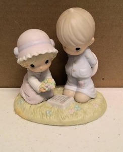 lot 270 image: Precious Moments Figurine Gone But Never Forgotten Item#135967