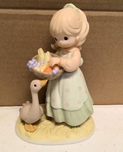 lot 277 image: Precious Moments Figurine The Graces the earth with Abundance Four Seasons Series Item#129119