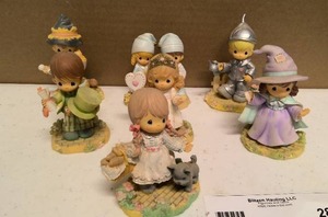lot 281 image: Precious Moments Figurine Wizard Of Oz Set of 7