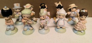 lot 285 image: Precious Moments Figurine International Little set of 10