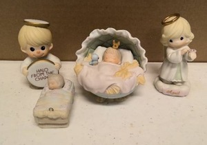 lot 294 image: Precious Moments Figurine vintage 4 items  Item#E-5633, unknown, 261300, and 748382