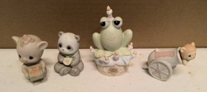 lot 303 image: Precious Moments Figurine Vintage 4 items  Oinky birthday Item#524506, Youre First in my heart Item#BC962, Hoppy Birthday Item#B0010, and Dusty Item#529176