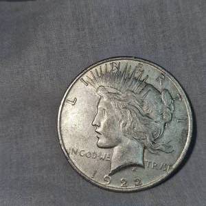 lot 1 image: 1922 Peace Dollar $1 VF wToningB2B62