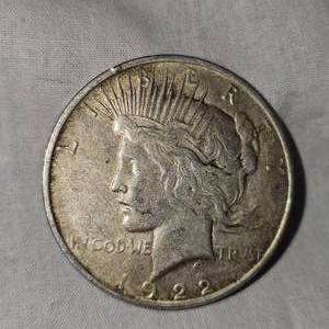 lot 3 image: 1922D Peace Dollar $1  wToning