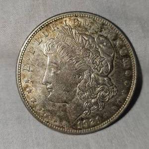 lot 4 image: 1921 Morgan $1 VF w Very Nice Toning