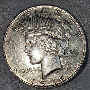 lot 13 image: 1922 Peace Dollar $1 VF w Light Toning