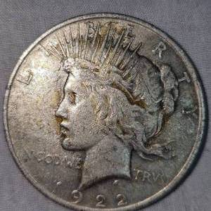lot 25 image: 1922 Peace Dollar $1