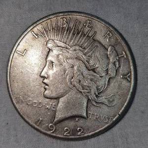 lot 26 image: 19422S Peace Dollar $1