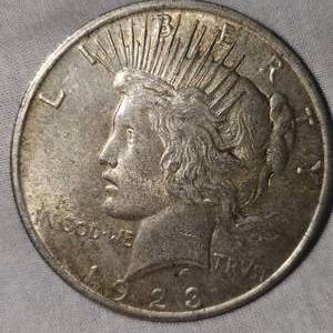lot 36 image: 1923 Peace Dollar $1