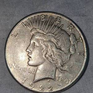 lot 48 image: 1922 S Peace Dollar $1 VG wToning