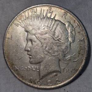 lot 18 image: 1922 Peace Dollar $1