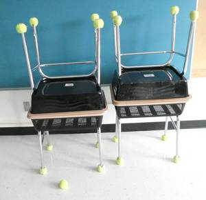 lot 5 image: Rm 207 - 4 flip top desks