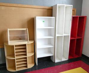 lot 16 image: Rm 205 - 5 pieces of wood storagebookcases