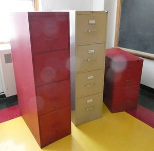 lot 20 image: Rm 205 - 3 metal file cabinets