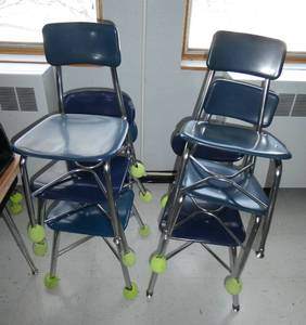 lot 48 image: Rm 204 - 6 melmac blue chairs