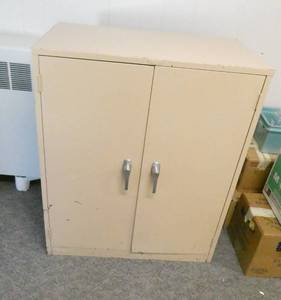 lot 61 image: Rm 201 - 2 steel cabinets
