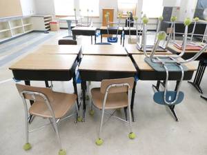 lot 160 image: Rm 216 - 6 desks and chairs