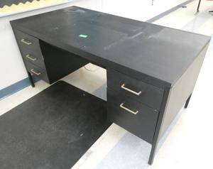 lot 165 image: Rm 216 - steel desk, floor mat, 2 file cabinets