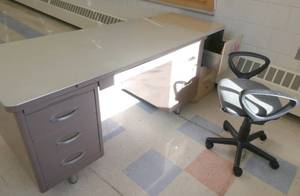 lot 172 image: Rm 218 - steel Desk, chair, file cabinet, floor mat