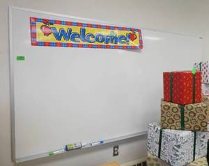 lot 214 image: ECFE - Nice bright 4x8 white board