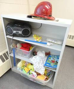 lot 221 image: ECFE - bookshelf with contents