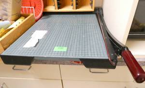 lot 230 image: ECFE - Large paper cutter 18-12 inch wide paper