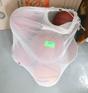 lot 237 image: GymO- Bag full of basketballs