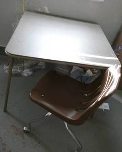 lot 253 image: GymO- card table and 2 chairs