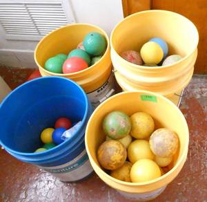 lot 260 image: GymS- 4 buckets of balls, croquet and other