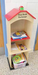 lot 282 image: Entry - Book exchange house