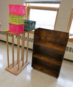lot 315 image: Rm 114 - chalkboardwhiteboard easel, bookcases and totes