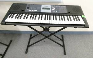 lot 325 image: Rm 114B - YAMAHA YPT-230 electronic keyboard