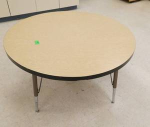 lot 369 image: Rm 113 -  4 ft kids table