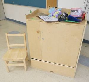 lot 375 image: Rm 113 - chair and storage locker